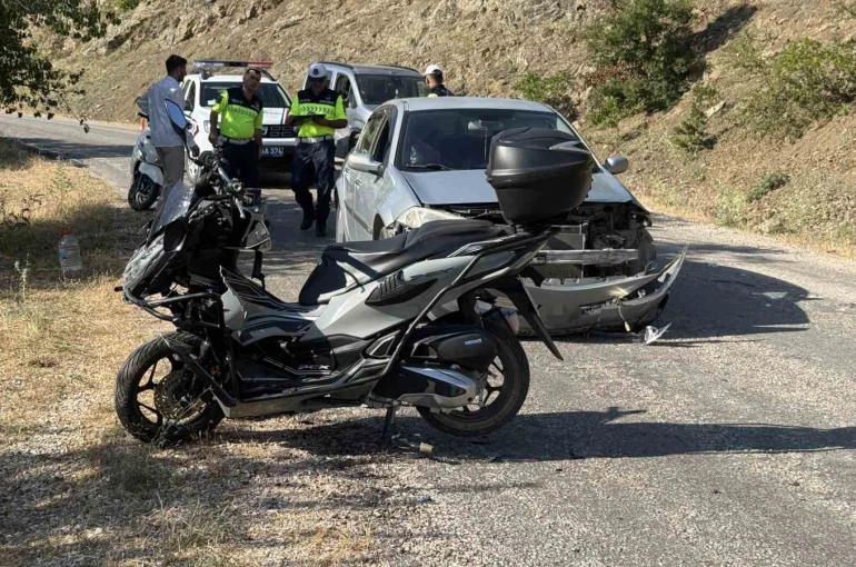 Alçılı koluyla kullandığı motosikletle kaza yaptı