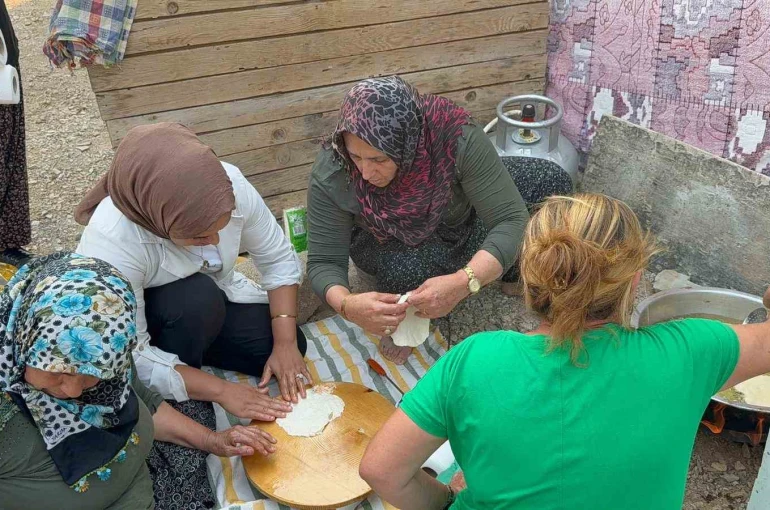 Alev savaşçılarına kadınlardan ‘pişi’ desteği 