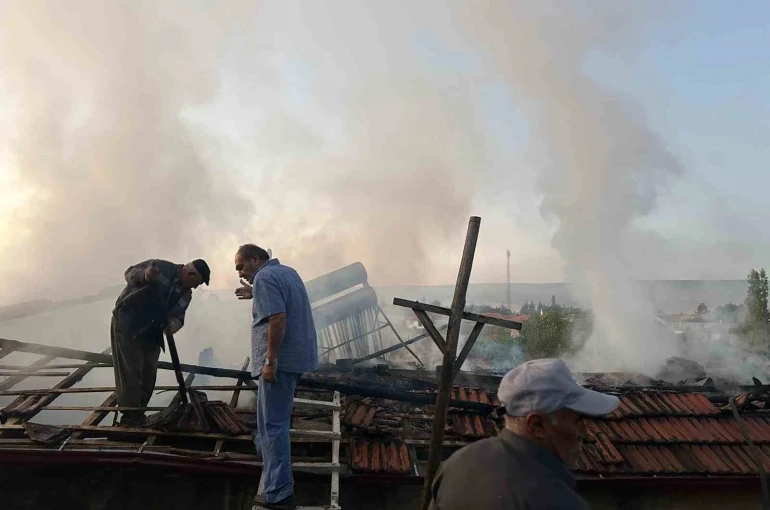 Alevlere teslim olan ev kullanılmaz hale geldi 