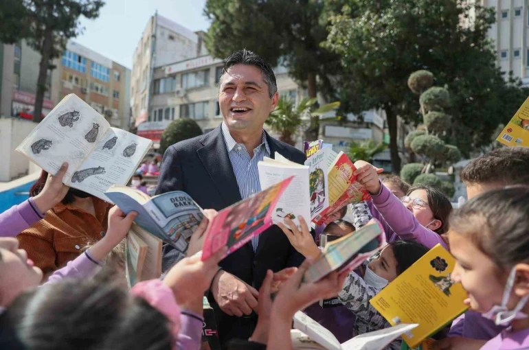 Aliağa Belediyesinden çocuklara 23 Nisan armağanı 