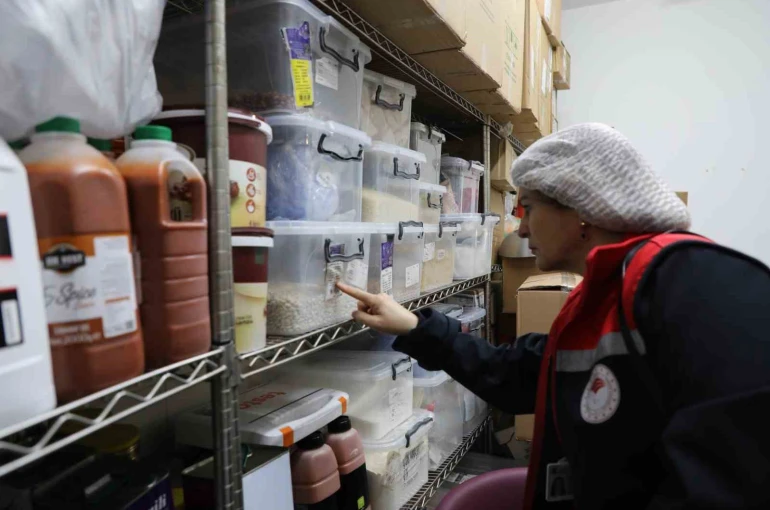 Alışveriş merkezlerinde gıda denetimi sürüyor 