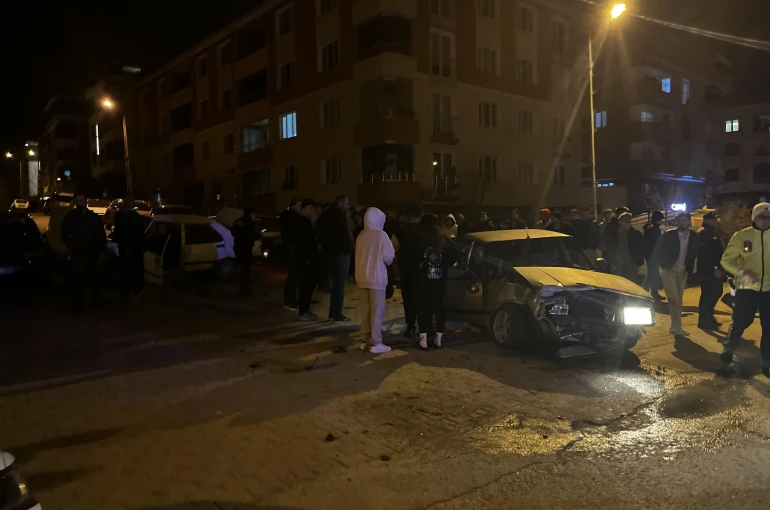 Alkollü sürücünün kaza yapmasıyla 5 kişi yaralandı