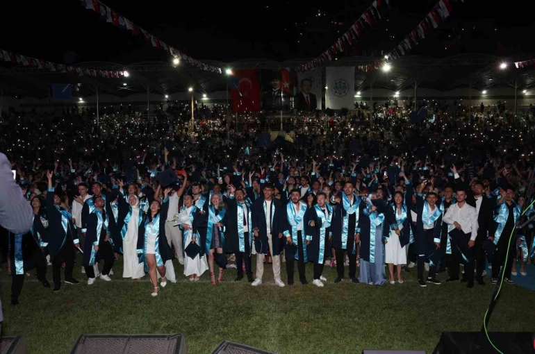 ALKÜ mezuniyet töreni coşkuyla yapıldı