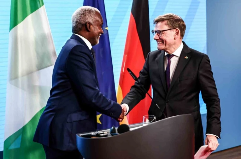 Alman Bakan Wadephul: "Suriyelilerin gönüllü dönüşü gerçekleşmezse zorla yapılabilir" 