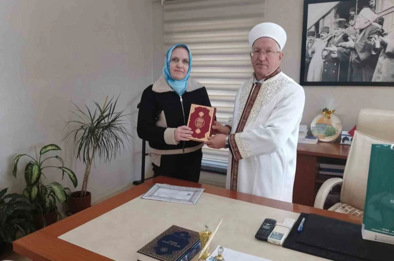 Alman vatandaşı Kerstin, İslam’ı seçerek "Elif" oldu 