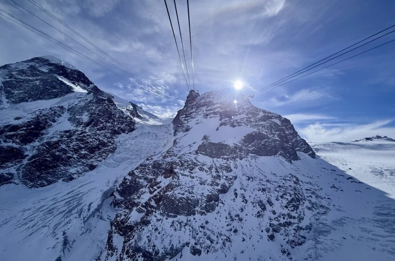 Alp Dağları’nın zirvesinde masal gibi görüntüler 
