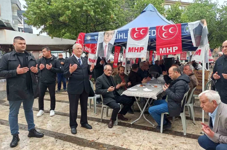 Alparslan Türkeş Salihli’de dualarla anıldı 