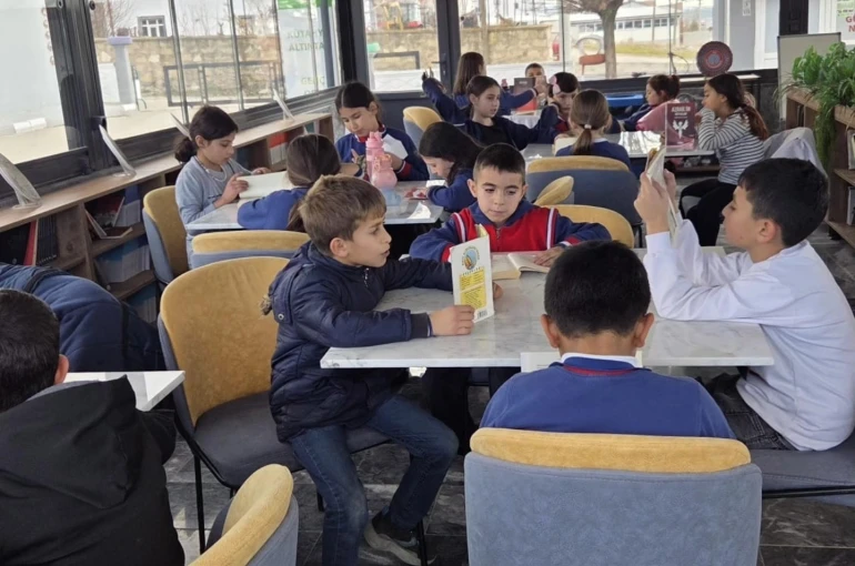 Altıntaş’ta kitap okuma etkinliği 