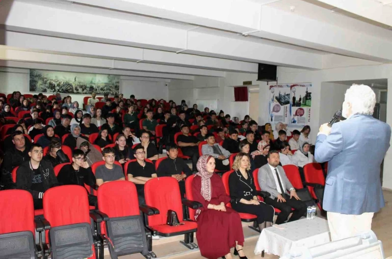 Altıntaş’ta öğrenci ve yazar buluşması 