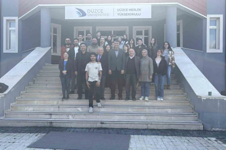 Altundal mezun olduğu okulda derse katıldı