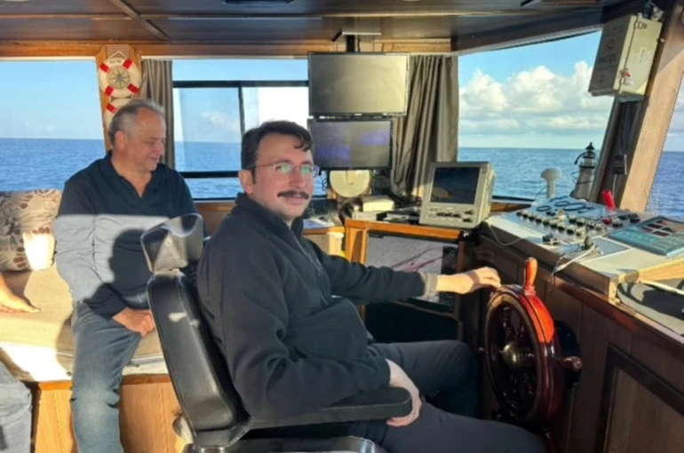 Amasra Kaymakamı balıkçılarla denize açıldı 