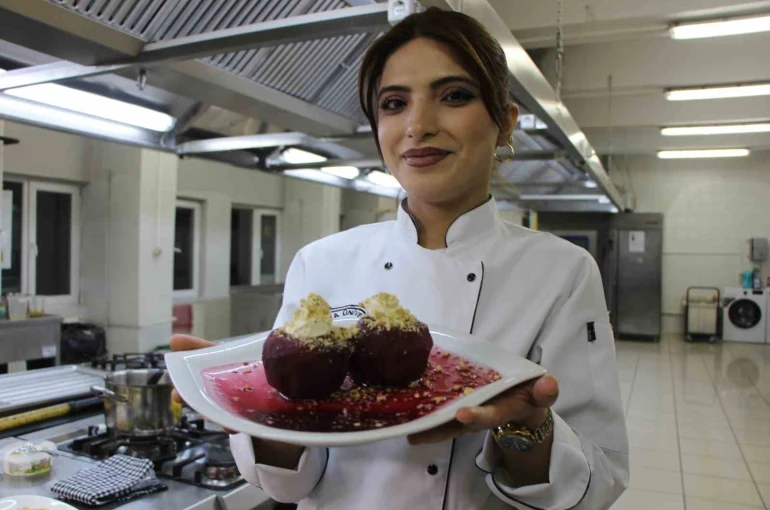 Amasya’da 2 bin yıldır yetiştirilen meyveden yapılan tatlı: Elma tatlısı 