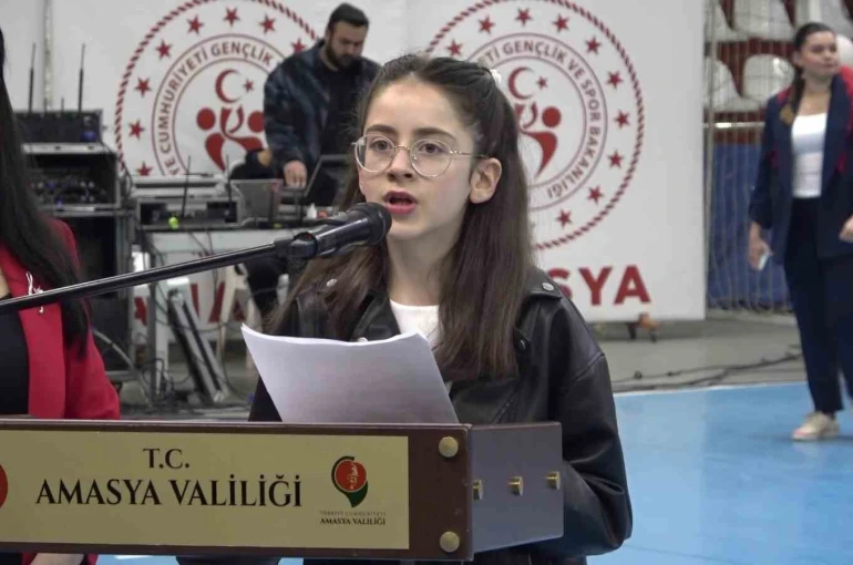 Amasya’da 23 Nisan törenini çocuk sunucu sundu, usta sunucuları aratmadı 