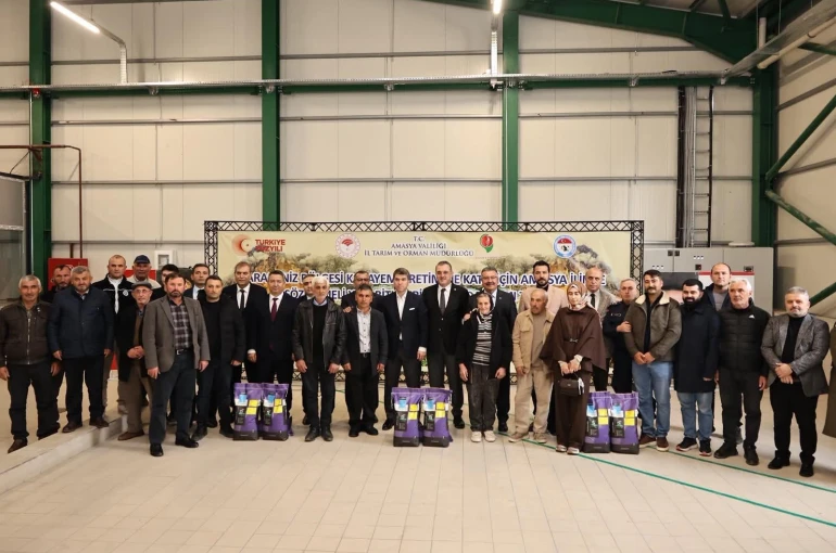 Amasya’da çiftçilere 16 bin kilo yonca tohumu desteği 