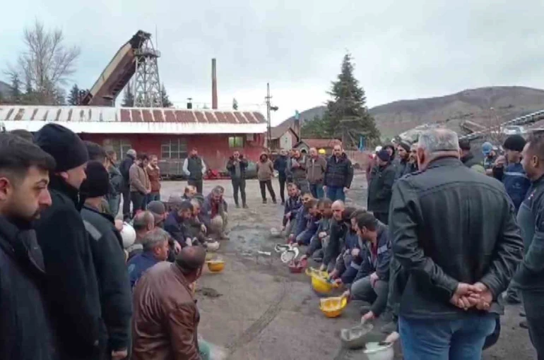 Amasya’da maden işçileri maaşlarını alamadıkları gerekçesiyle iş durdurma kararı aldı 