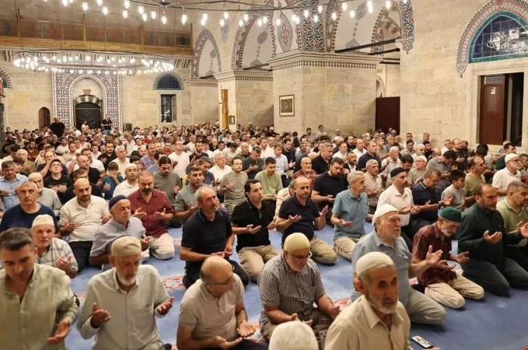 Amasya’da Mevlid Kandili’nde eller semaya açıldı