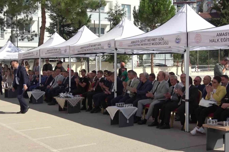Amasya’da öğrencilere kötü örnek olan tören krizi: Başkan eleştirdi, vali cevap verdi