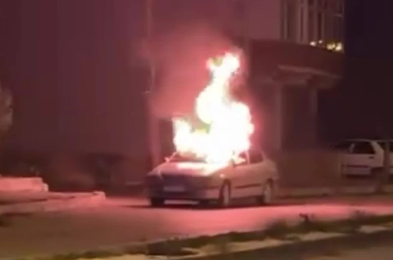 Amasya’da seyir halindeki otomobil alevlere teslim oldu