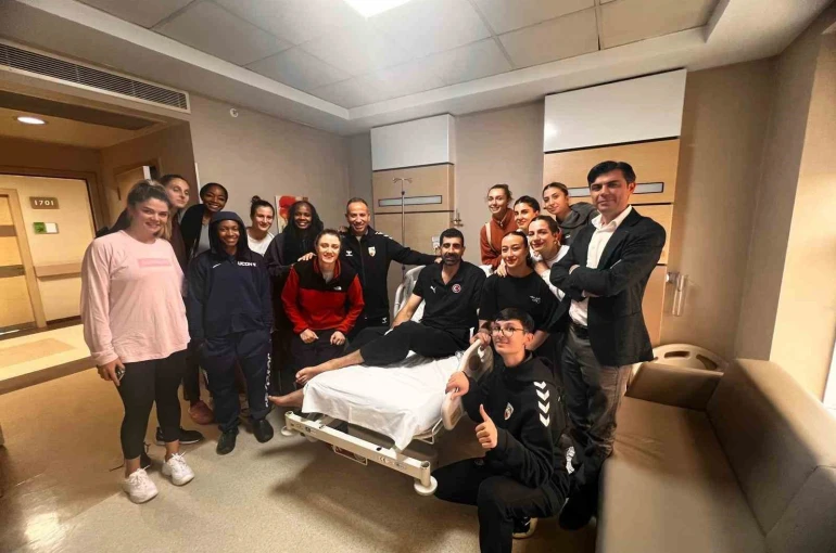 Ameliyat olan Solak’a kadın basketbolculardan ziyaret