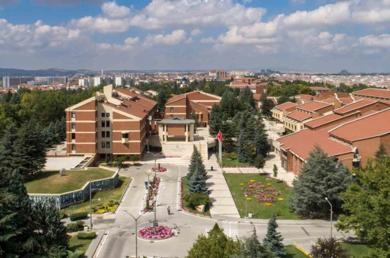 Anadolu Üniversitesi Yunus Emre Kampüsü’nde çevre düzenlemesi 