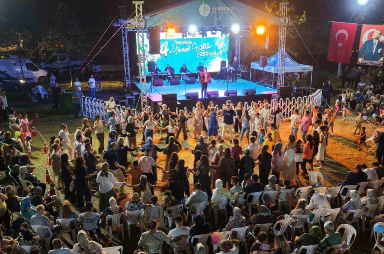 Anadolu’nun tüm renkleri sahilde buluştu 