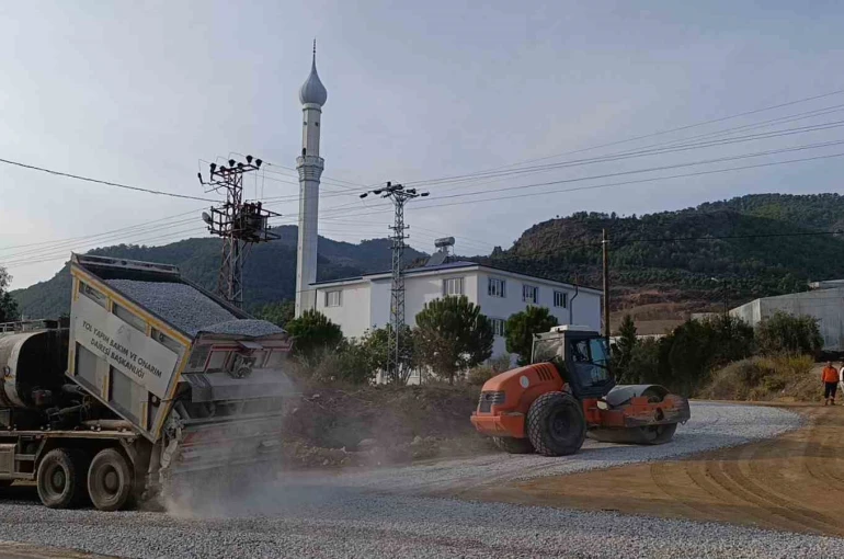Anamur’da cami çevresi ve 11 kilometrelik yol yenilendi