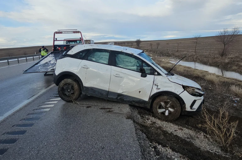 Aniden bastıran dolu ve fırtına kazalara sebebiyet verdi: 2 kişi yaralandı