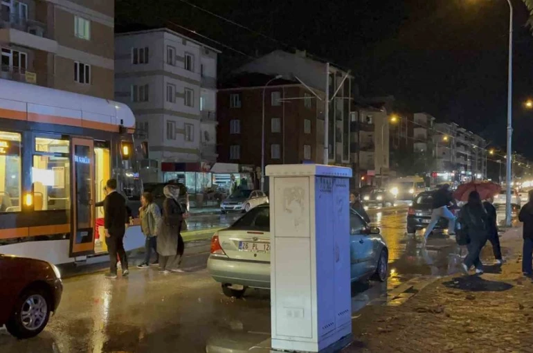 Aniden bastıran yağmur ‘Avrupa kentini’ felç etti 