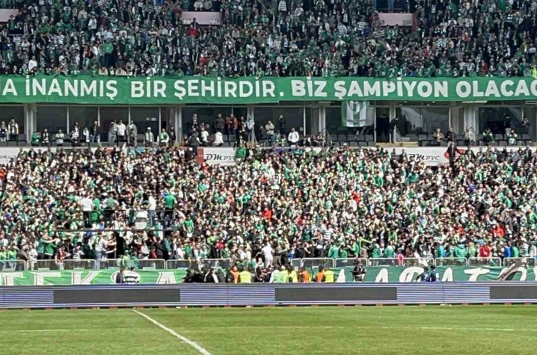 Ankara Demirspor - Bursaspor maçı öncesi tribünde kavga çıktı 