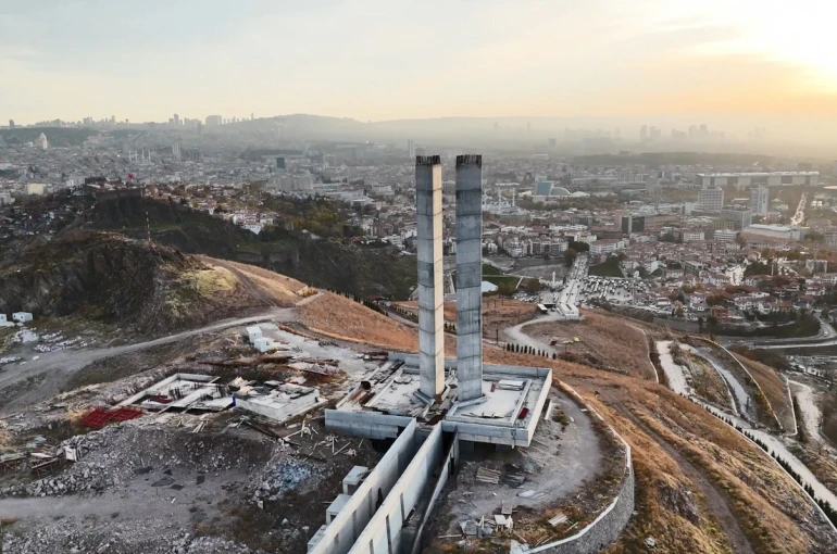 Ankara Hıdırlıktepe’de milyarlık anıt çürümeye terk edildi 