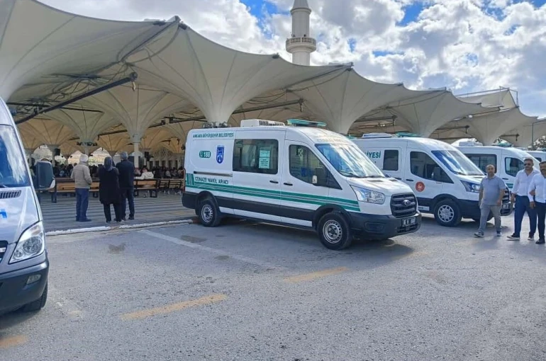 Ankara’da 13. kattan düşerek hayatını kaybeden çocuk son yolculuğuna uğurlandı 