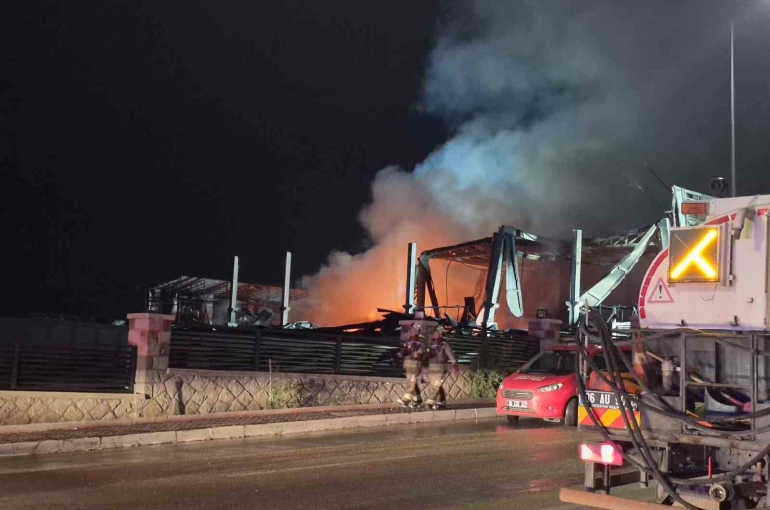 Ankara’da bir ilaç fabrikası çıkan yangın sonrası kullanılamaz hale geldi 