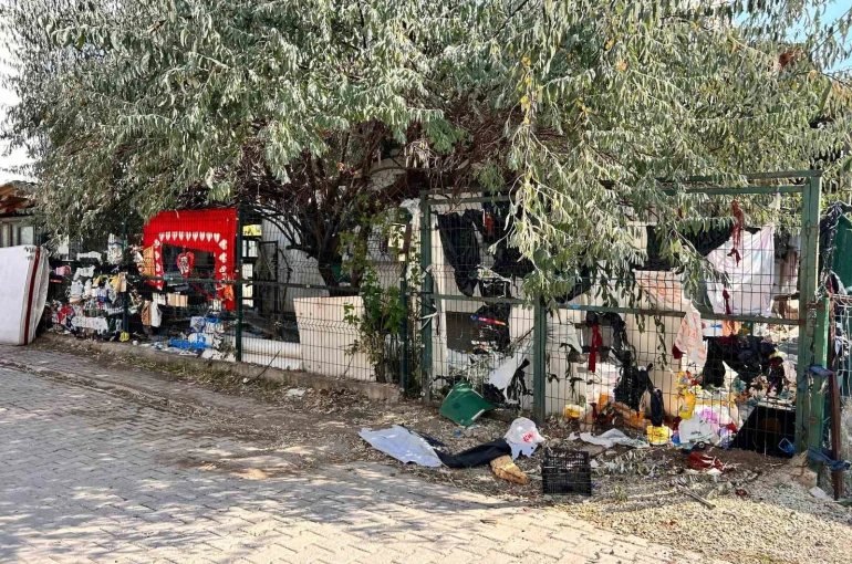 Ankara’da çöp dolu evden yayılan kötü koku mahalleyi ayağa kaldırdı 