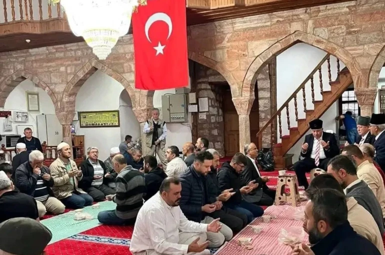 Ankara’da gaziler sabah namazında buluştu 