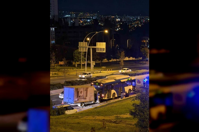 Ankara’da kamyonet EGO otobüsüne çarptı 
