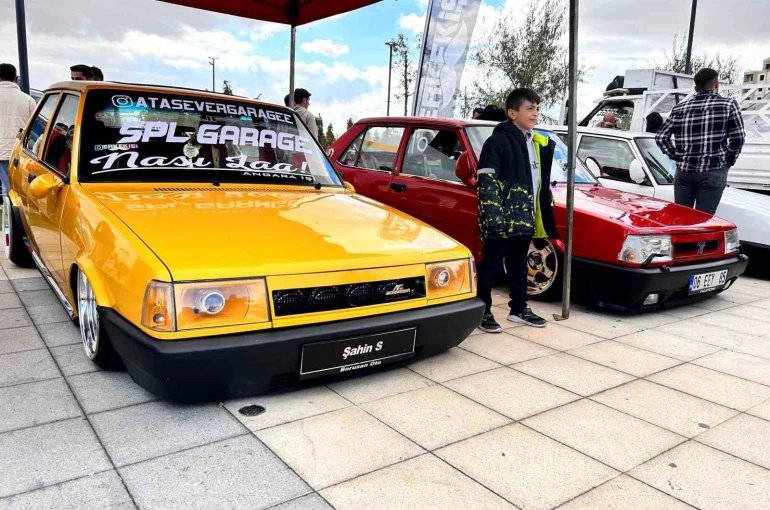 Ankara’da ‘Otomobil Festivali Güzellik ve Desibel Yarışması’ renkli görüntülere sahne oldu