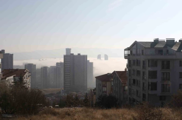 Ankara’da sis etkili oldu