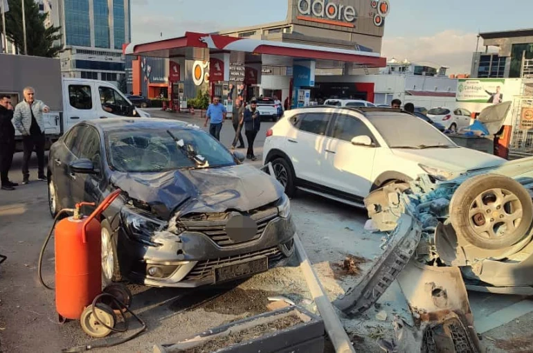 Ankara’da takla atan otomobil benzinliğe uçtu 