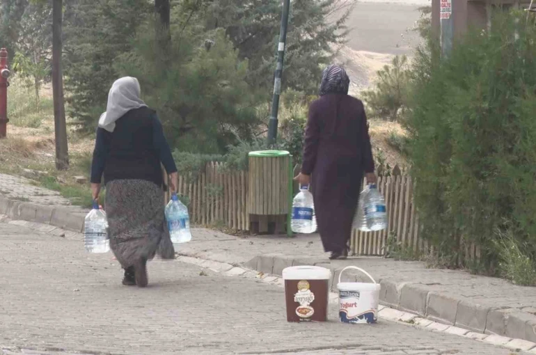 Ankara’da yaşanan su sorunu vatandaşları isyan ettirdi