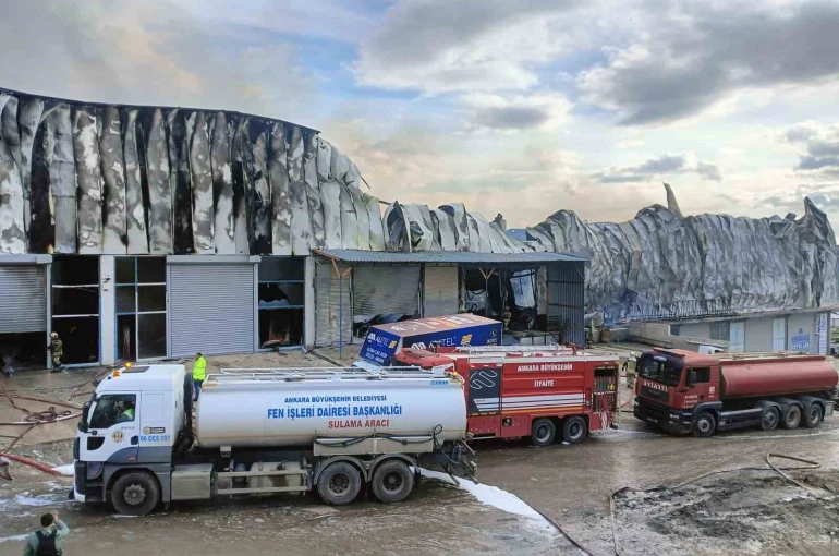 Ankara’daki mobilya deposu yangını kontrol altına alındı