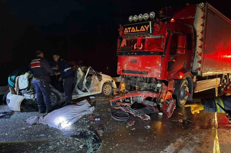 Annenin çocuklarını korumaya çalışırken hayatını kaybettiği kazada kamyon sürücüsü adli kontrolle serbest