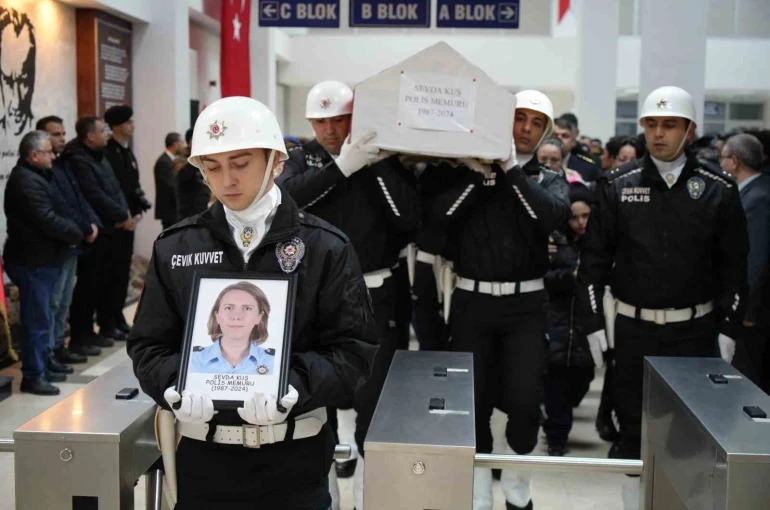 Annesini öldüren babasına "Neden kıydın anneme" feryadı 