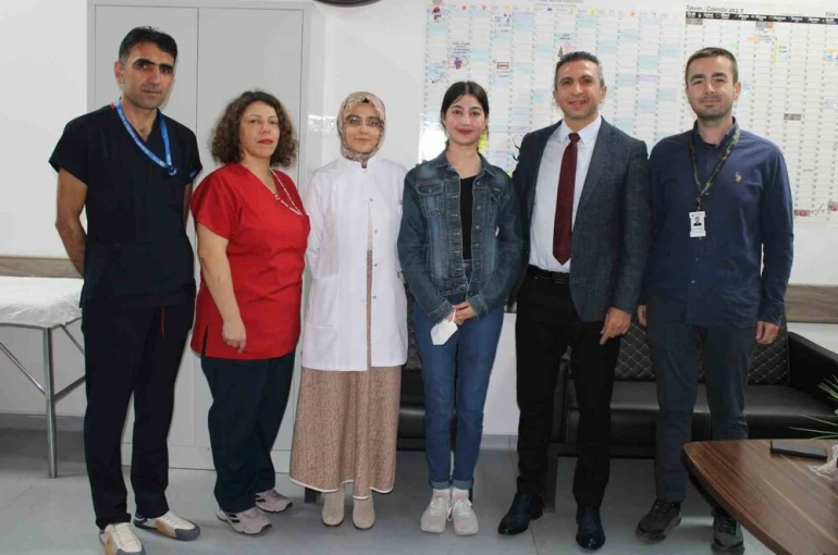 Annesinin böbreğiyle hayata tutundu 