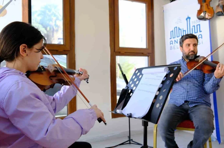 Antakya Belediyesi’nden ücretsiz keman kursu 