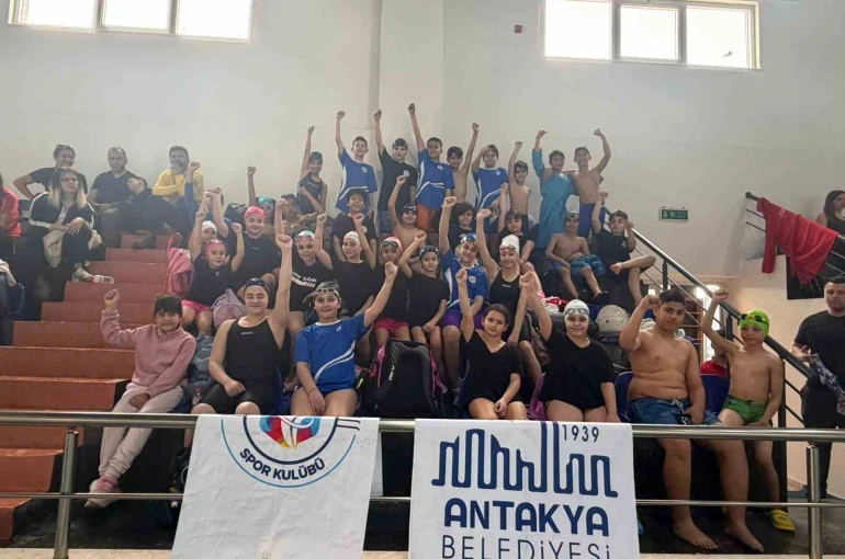 Antakya Belediyesi’nin sporcuları madalyaları topladılar 