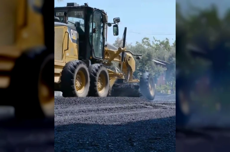 Antakya’da Akasya ve Güzelburç mahallelerinde yollar asfaltlandı
