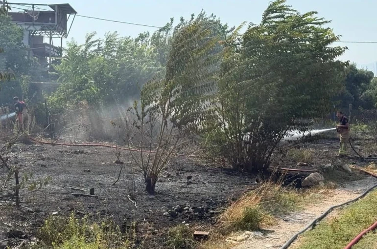 Antakya’da bahçe yangını kontrol altına alındı