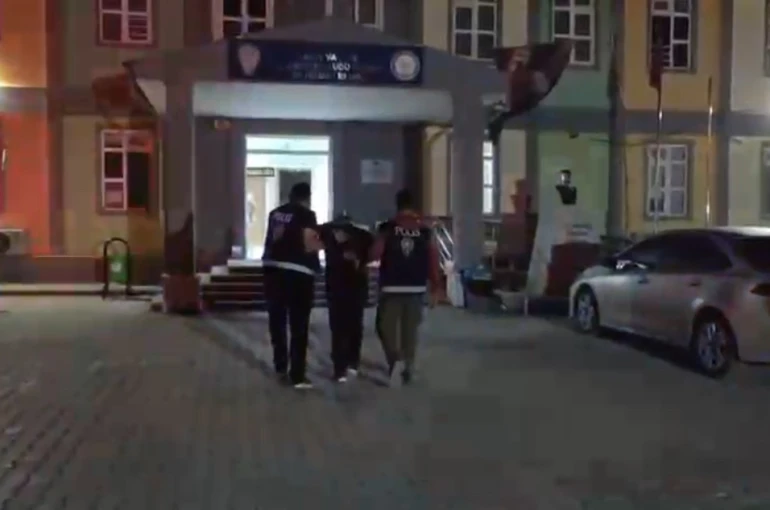 Antakya’da dolandırıcılık suçundan aranan şahıs yakalandı 