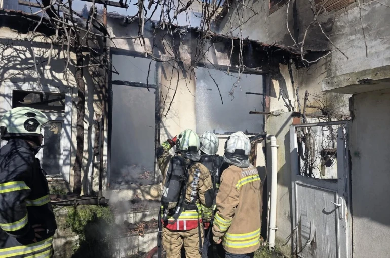 Antakya’da metruk bina yangını 