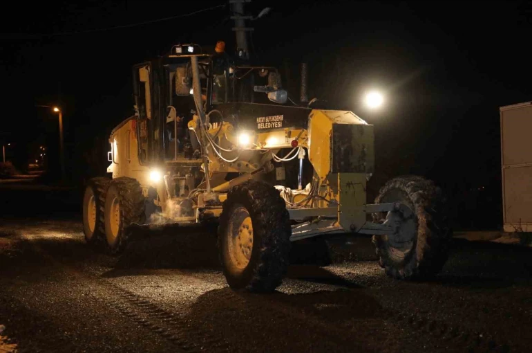 Antakya’da yol bakım ve onarım çalışmaları sürüyor 